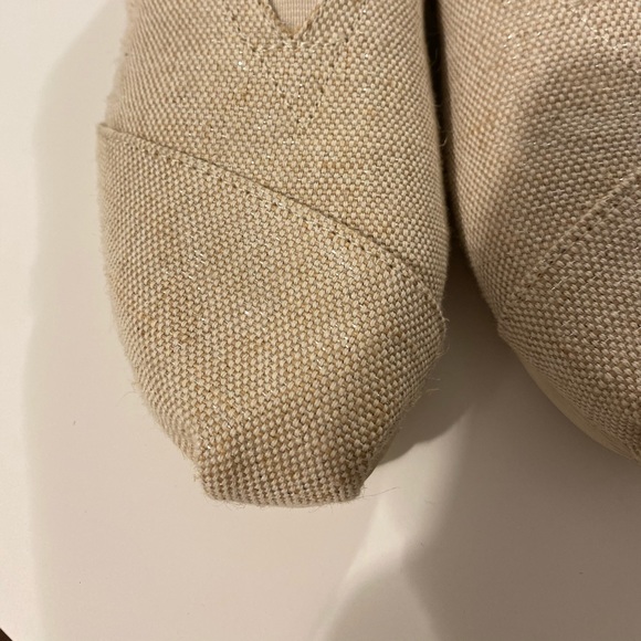 Toms Loafers -Light Creme Shimmer Brand New Size 6 - Picture 5 of 10